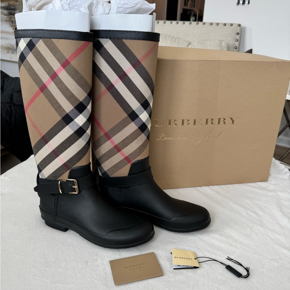 PRICE DROP Burberry Black Rubber Boots size 7.5 US size.